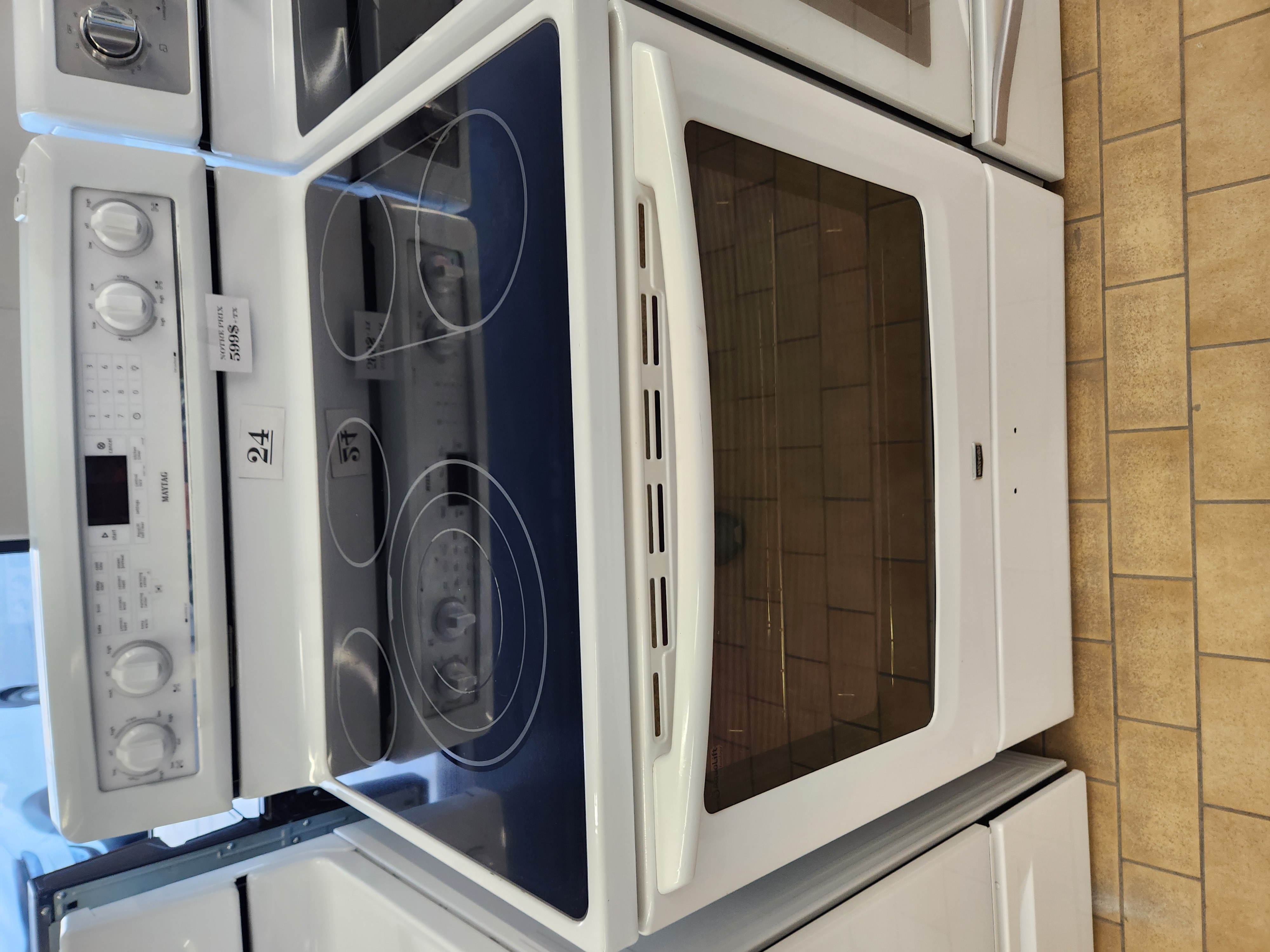 24-CUISINIERE VITROCERAMIQUE 