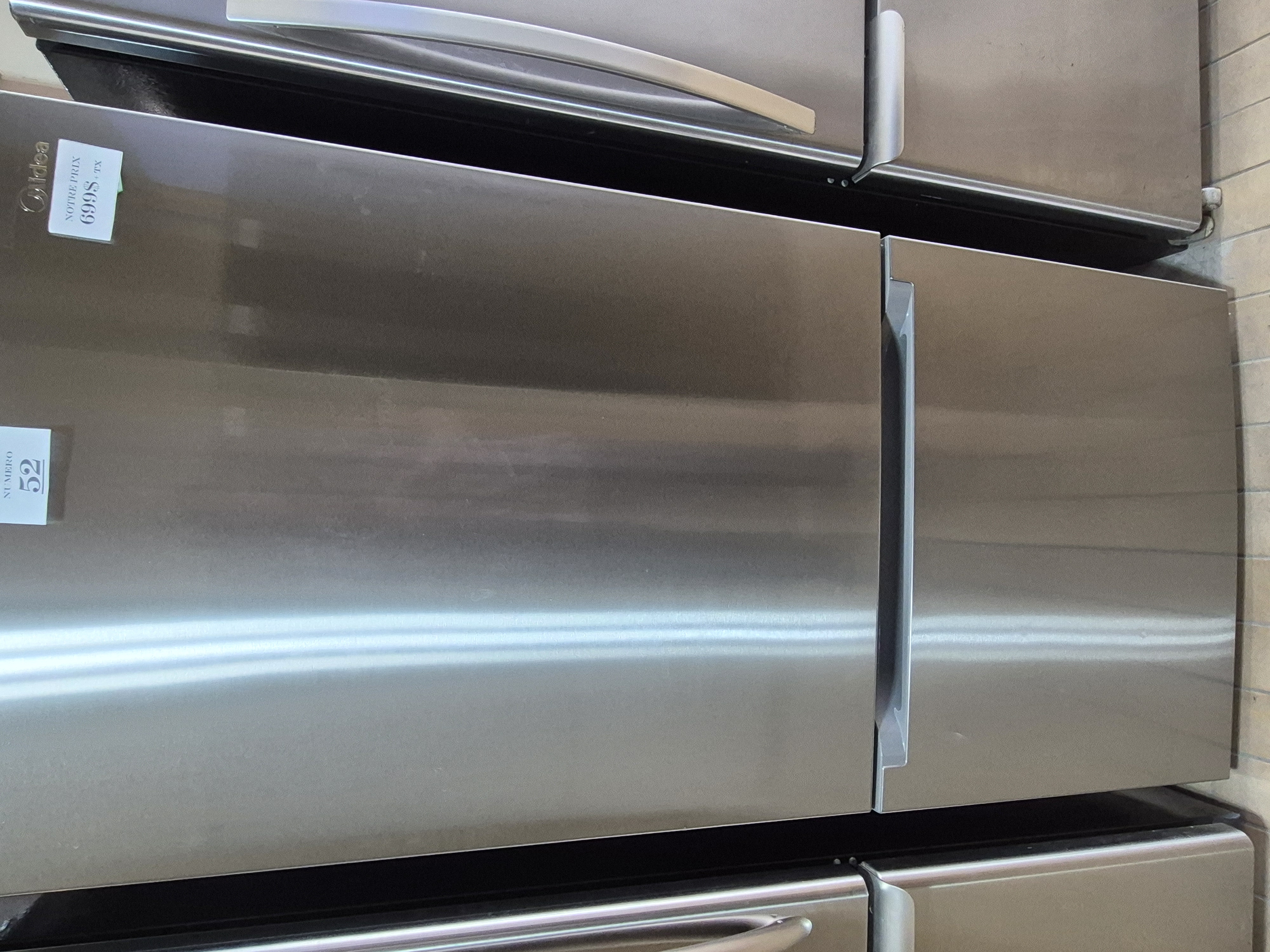 52-REFRIGERTEUR STAINLESS CONGELATEUR EN bas