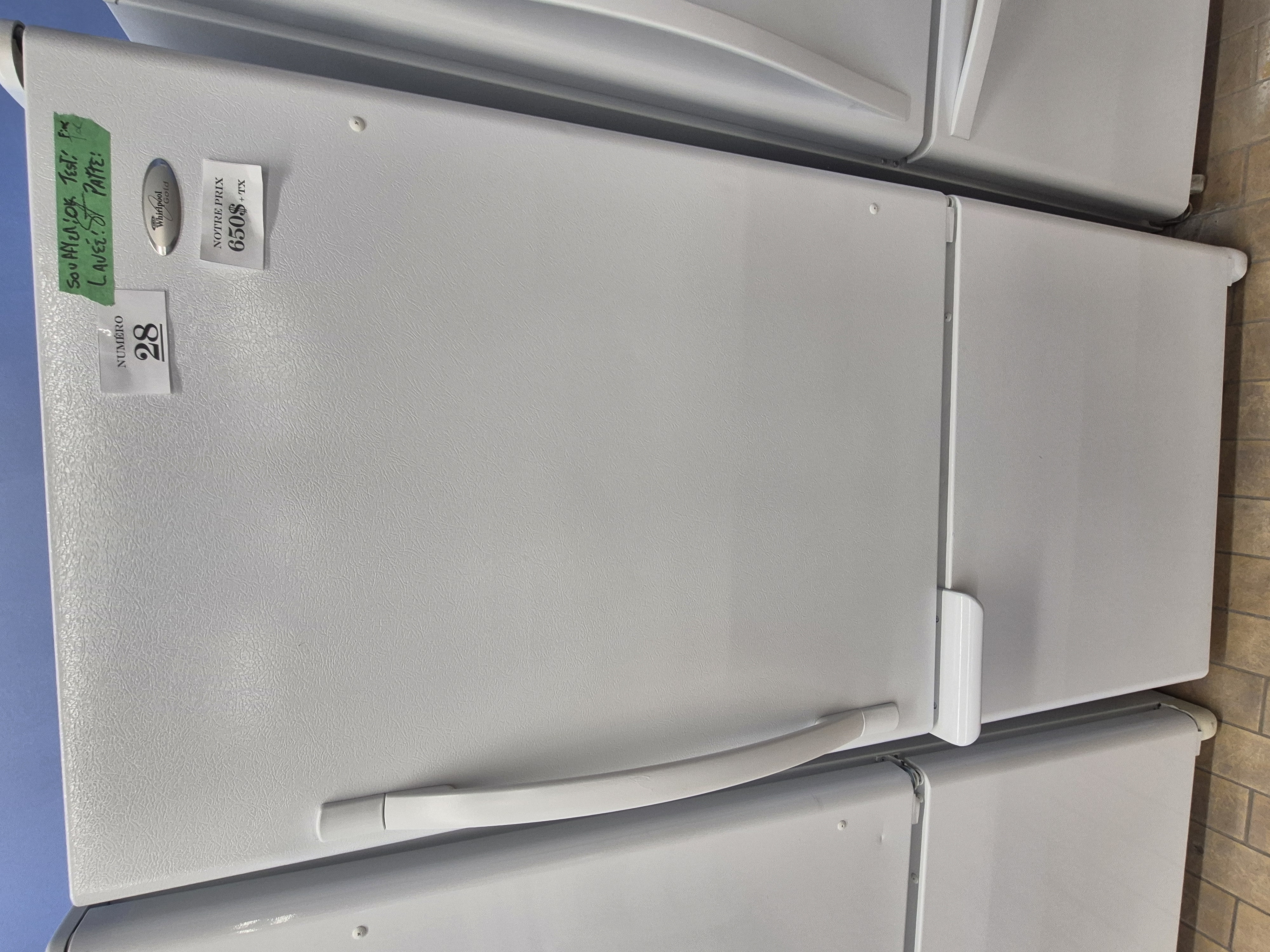 #48 Réfrigérateur Whirlpool – Congélateur bas, porte (4)