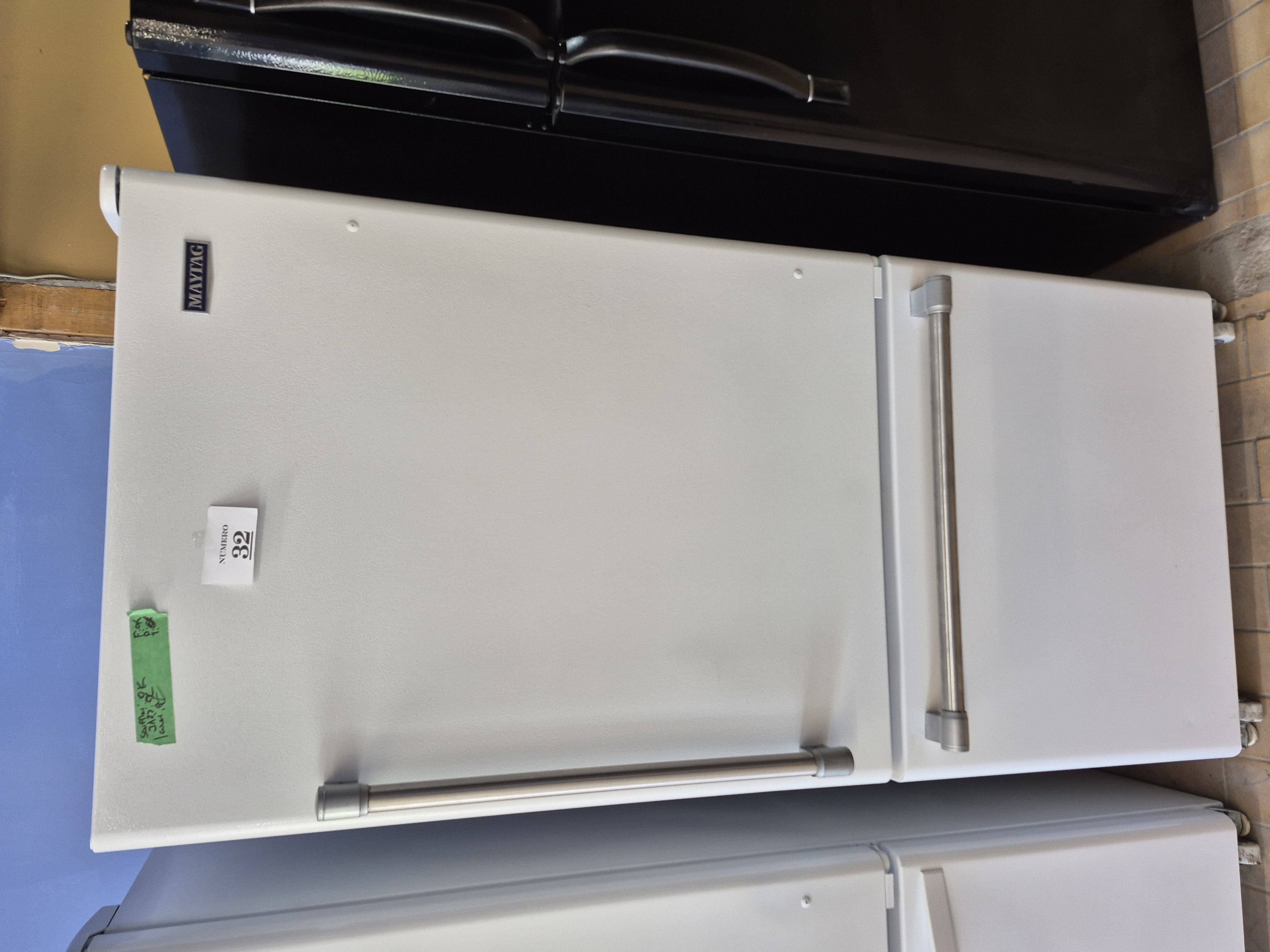 #32 Réfrigérateur Maytag – Congélateur bas, tirroir